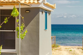 Summer house right next to the sea